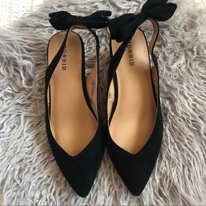 Torrid 9.5W black bow sling back kitten heel